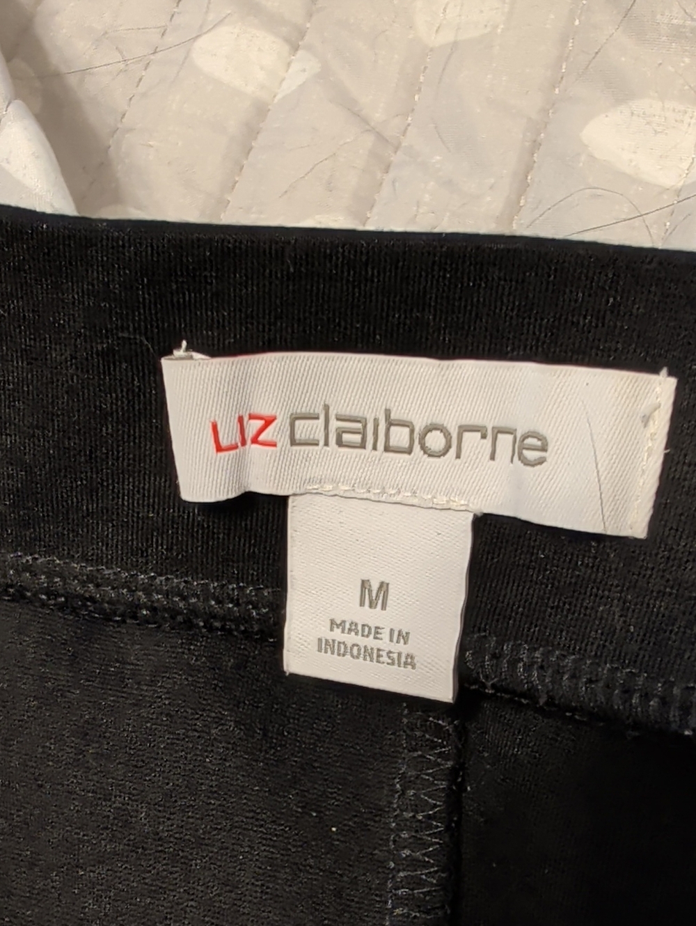 Like New Liz Claiborne Ponte Skirt Size Medium - Picture 3 of 4